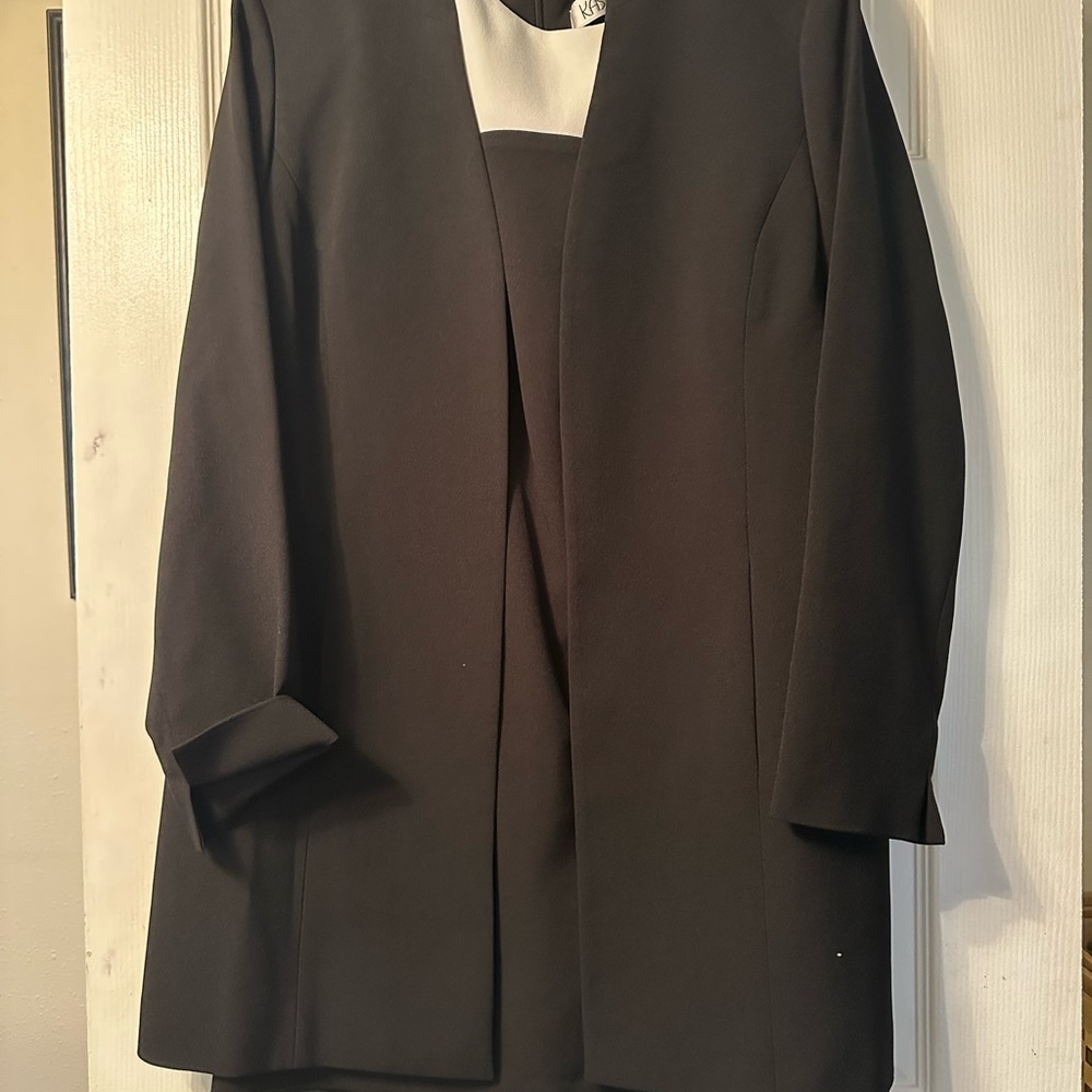Kasper Black Blazer Sleek Minimalist Design